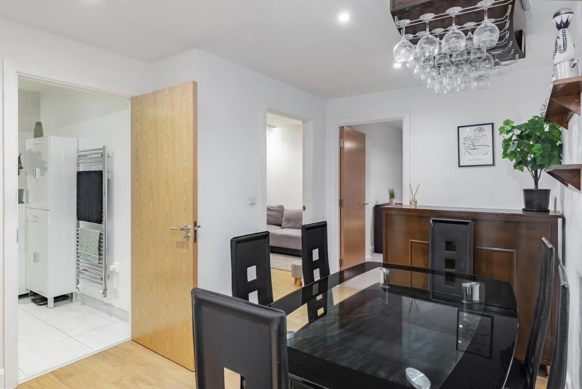 Cozy 2 Bedrooms, Devons Rd Dlr Apartament