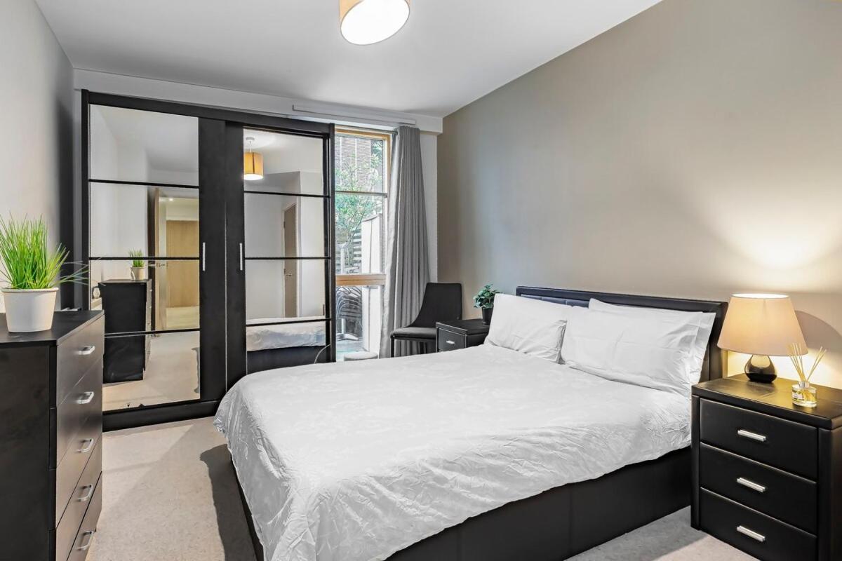 Cozy 2 Bedrooms, Devons Rd Dlr Londra