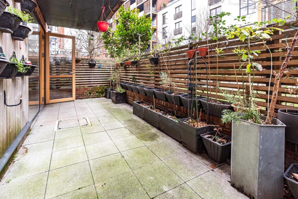 Cozy 2 Bedrooms, Devons Rd Dlr Apartament Londra